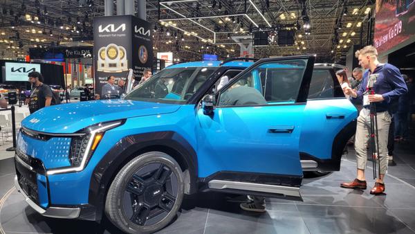 Chùm ảnh siêu phẩm Kia EV9 tại triển lãm xe hơi New York
