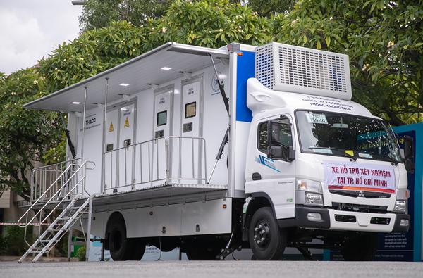 THACO gửi tặng xe Y tế lưu động hỗ trợ điều trị COVID-19 tại TP.HCM