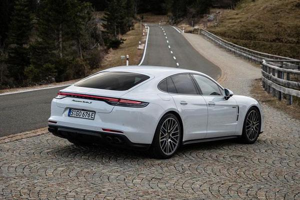 Top 10 xe plug-in-hybrid đắt nhất năm 2022