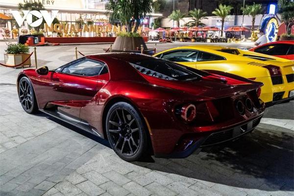 Chiêm ngưỡng Ford GT với màu sơn đỏ hàng hiếm tại Việt Nam