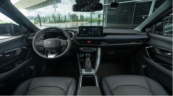 Toyota Yaris Cross ra mắt tại Việt Nam giá chỉ từ 730 triệu đồng, đắt hơn Hyundai Creta và KIA Seltos