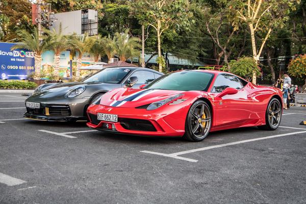 Loạt siêu xe tham dự hành trình đầu tiên của năm 2022