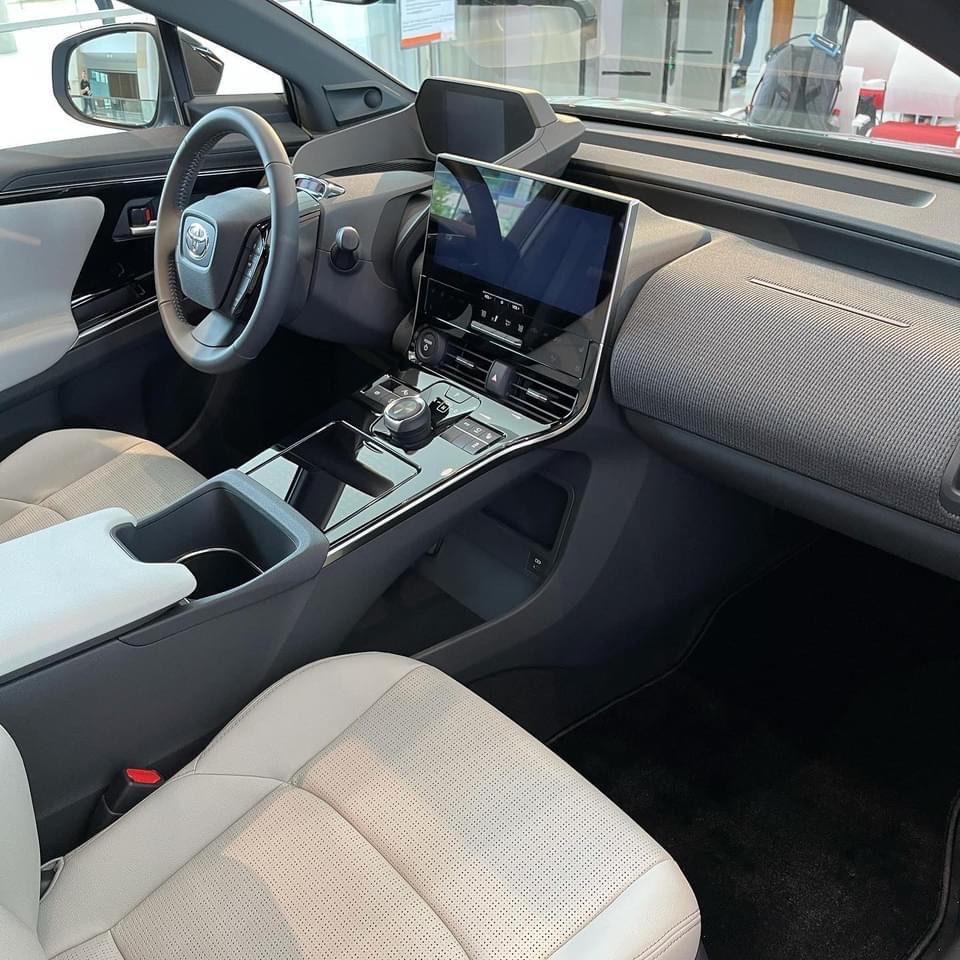 Ảnh thực tế toyota bZ4X thiết kế rất tương lai