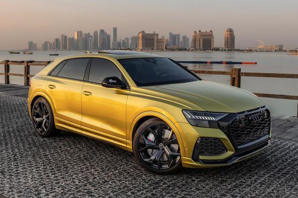Audi RS Q8 phiên bản có 1-0-2 với màu vàng nổi bật làm riêng cho khách hàng Trung Đông