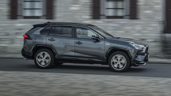 Toyota RAV4 PHEV mới công bố giá bán tại Vương quốc Anh