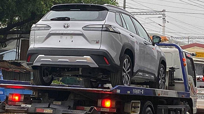 Bắt gặp Toyota Corolla Cross GR-Sport trên đường vận chuyển tại Đài Loan