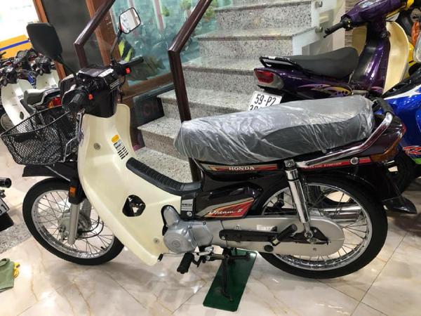 Honda Dream II Thái Lan được một tay chơi xe tại Cần Thơ mua với giá 1.8 tỷ đồng