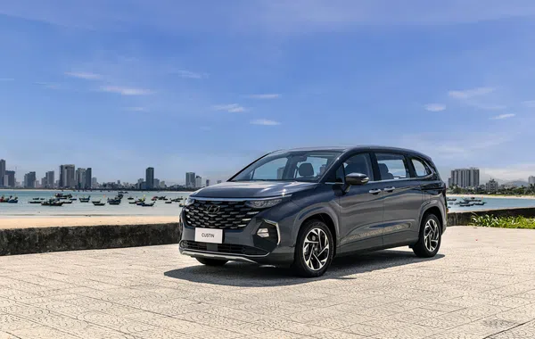 Hyundai Custin giảm giá mạnh 40 triệu đồng tại các đại lý, tăng sức cạnh tranh Innova