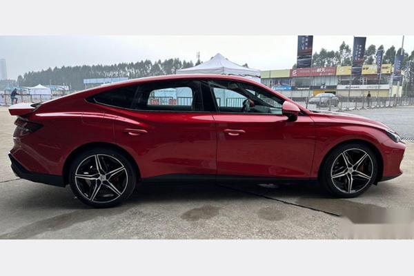 Đối thủ Kia K5 là MG7 2023 giá 750 triệu sắp về Việt Nam