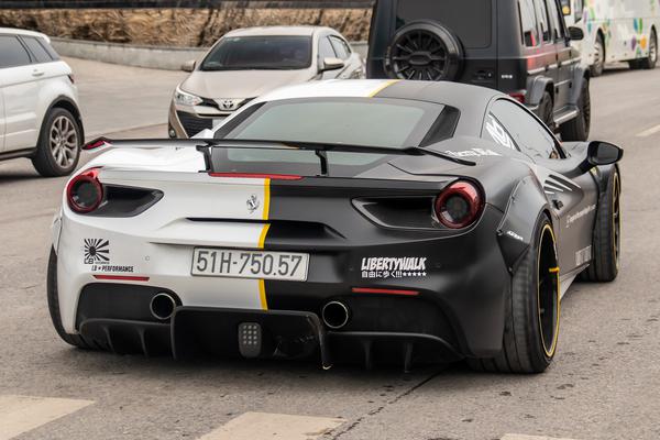 Ngắm ngoại hình cực chất của Ferrari 488 GTB độ Liberty Walk