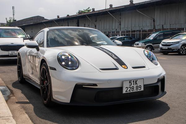 Ngắm Porsche 911 GT3 với màu sơn trắng độc nhất tại Việt Nam