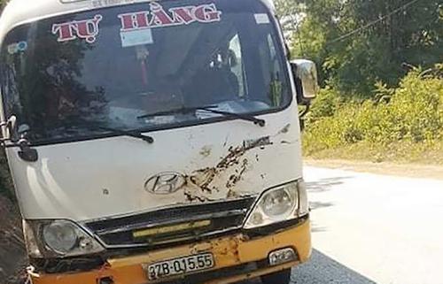 Xe khách 29 chỗ tông dải phân cách khiến 2 người tử vong tại chỗ