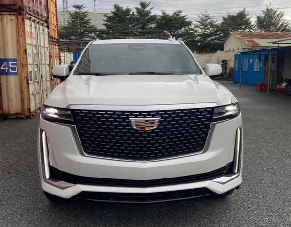 Chi tiết về Cadillac Escalade 2021 màu trắng đầu tiên cập bến Việt Nam
