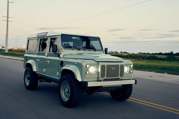 Land Rover Defender bản độ cổ điển mạnh 650 mã lực rao bán với giá 300.000 USD