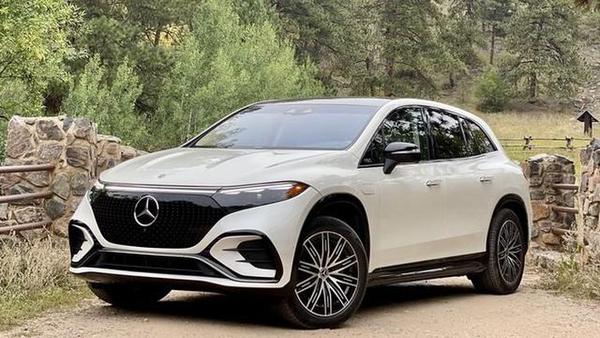 Mercedes-Benz EQS SUV sắp cập bến thị trường Việt Nam