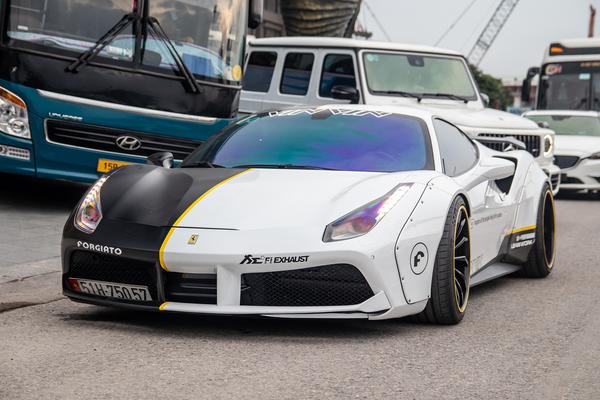 Ngắm ngoại hình cực chất của Ferrari 488 GTB độ Liberty Walk