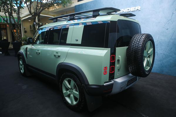 Ngắm Land Rover Defender bản kỷ niệm 75 năm giá 7,3 tỷ đồng