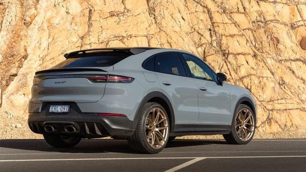 Porsche công bố kế hoạch sản xuất SUV chạy điện hoàn toàn mới
