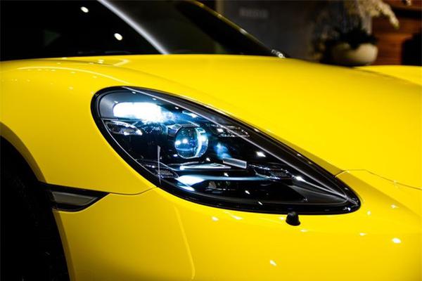 Ngắm trọn Porsche 718 Cayman T giá hơn 5 tỷ đồng tại Việt Nam