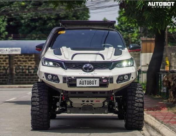 Toyota Fortuner cực ngầu với bản độ từ Autobot Offroad PH