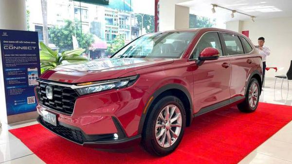 Giá lăn bánh Honda CR-V mới nhất giảm 60 triệu tại đại lý