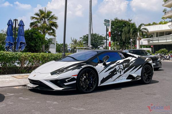 Ngắm siêu phẩm Lamborghini Huracan EVO triệu đô của tay chơi Sài Gòn trẻ tuổi