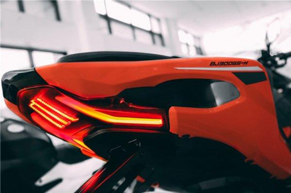 Benelli 302R sẽ có giá bán khá cao lên đến hơn 100 triệu đồng