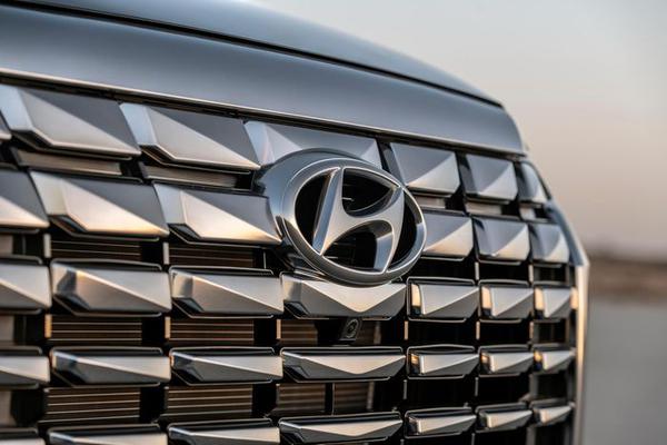 Hyundai Palisade 2023 được làm mới ngoại hình, bổ sung thêm trang bị