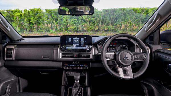 Mitsubishi Triton 2024 sẽ có phiên bản cạnh tranh Ranger Raptor: Có thể được tinh chỉnh động cơ, máy bi-turbo mới mạnh