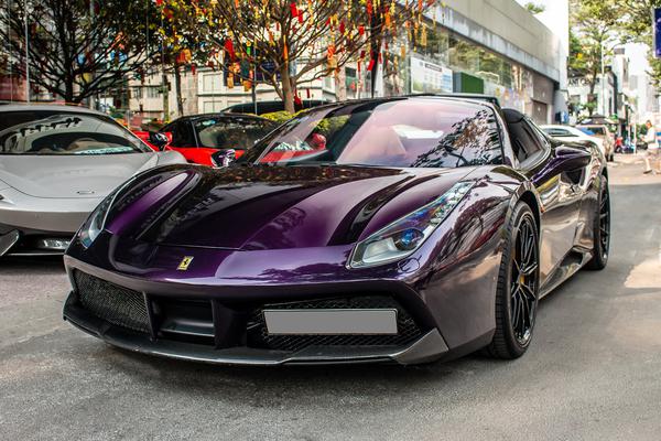 Cận cảnh Ferrari 488 Spider với màu sơn độc nhất tại Việt Nam
