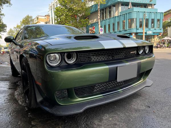 Ngắm Dodge Challenger Hellcat Redeye đầu tiên về Việt Nam của ông Đặng Lê Nguyên Vũ