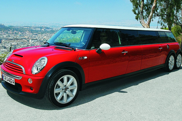 MINI XXL "hàng khủng" dài 6 mét, nội thất limousine, có cả bồn tắm nước nóng