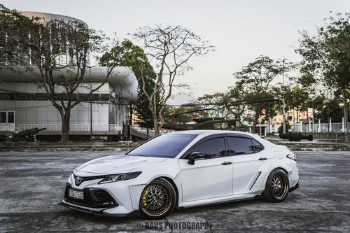 Toyota Camry của anh chủ Tây Ninh được "lột xác" mạnh mẽ qua gói độ widebody cực chất