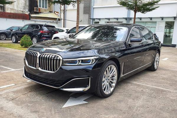 BMW 7-Series xả hàng, giảm hơn nửa tỷ đồng tại đại lý