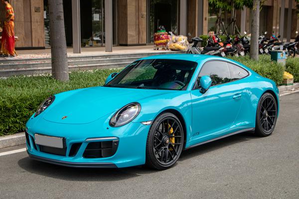 Ngắm Porsche 911 Carrera GTS với màu sơn hiếm xuống phố