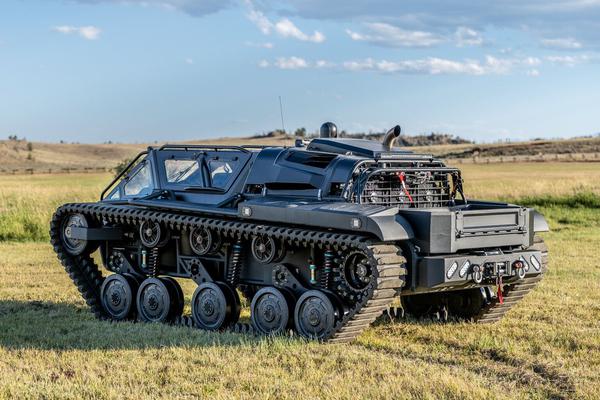 Cận cảnh chiếc xe tăng có giá 500.000 USD "chạy lướt" được bán đấu giá