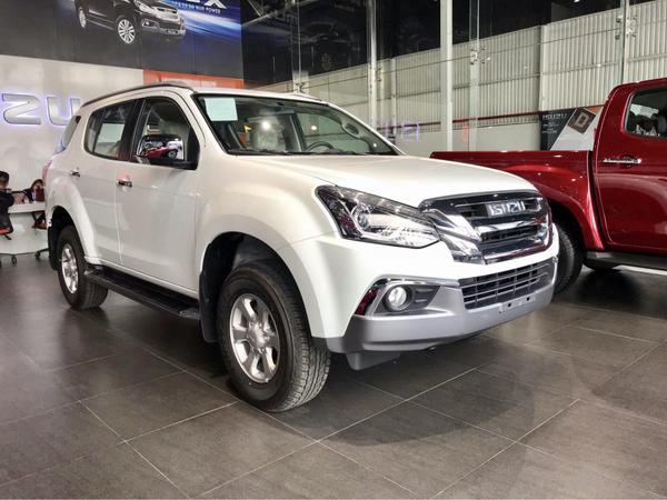 SUV 7 chỗ Isuzu mu-X "dọn kho" đón bản mới, giá chỉ còn 760 triệu đồng