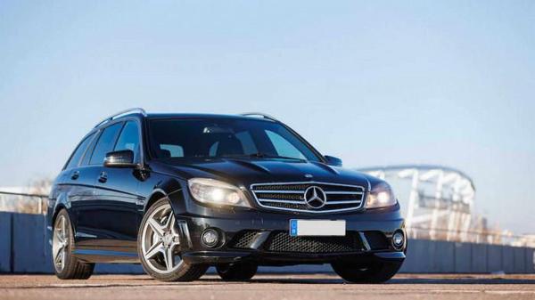 Mercedes-Benz C63 AMG của tay đua huyền thoại Michael Schumacher được rao bán đấu giá