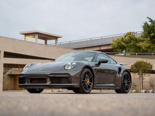 Porsche 911 Turbo S ra mắt tại Malaysia có gì khác với bản tại Việt Nam ?