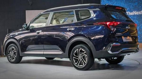 Số lượng đặt hàng "khủng", khách mua Kia Carens phải chờ gần 1 năm