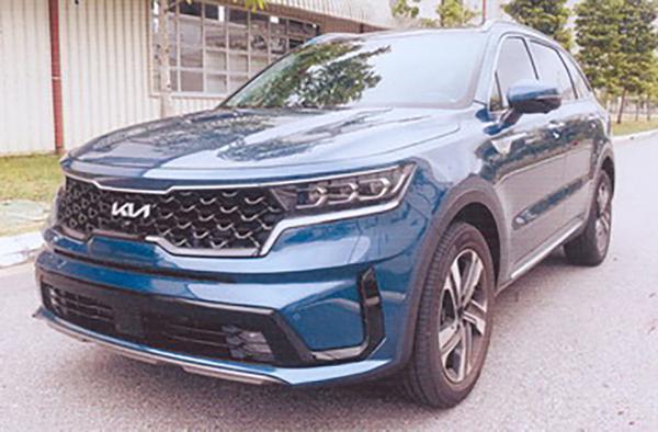Kia Sorento HEV lộ ảnh thực tế tại Việt Nam với 2 phiên bản sắp mở bán
