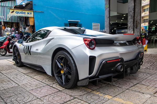 Ngắm Ferrari 488 Pista Spider của "Vua cà phê" Đặng Lê Nguyên Vũ