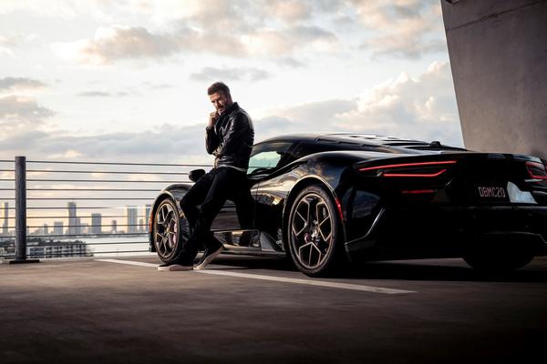 David Beckham với chiếc Maserati MC20 Fuoriserie Edition do chính anh cá nhân hóa