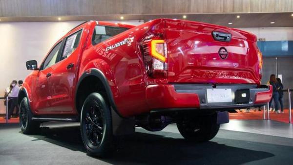 Nissan Navara Calibre -X bản đặc biệt ra mắt với giá 679 triệu đồng