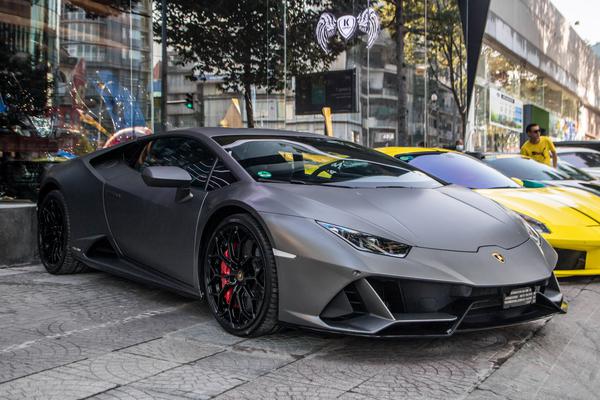 Chiêm ngưỡng Lamborghini Huracan EVO đầu tiên về Việt Nam