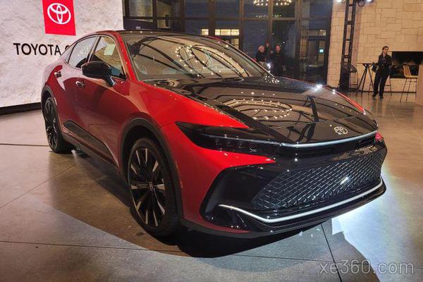 Toyota Crown chính thức "tái xuất" với biến thể crossover hoàn toàn mới