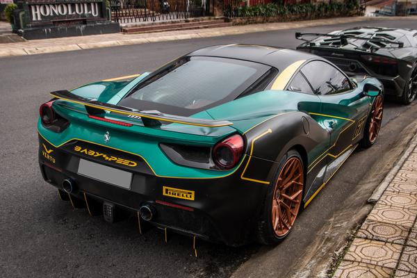 Cận cảnh Ferrari 488 GTB với ngoại hình phong cách xe đua tại TP.HCM