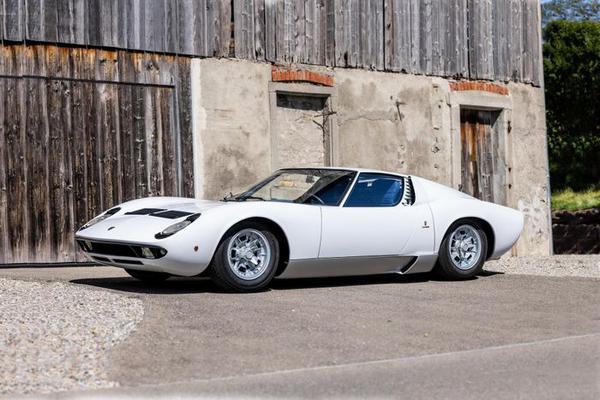 Lamborghini Miura hơn 50 năm tuổi được bán đấu giá