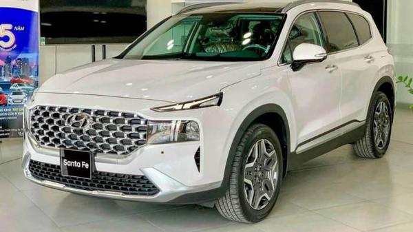 Hyundai SantaFe vẫn đứng đầu phân khúc dù đại lý bán "bia kèm lạc"