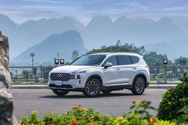 Huyndai Santa Fe Hybrid "cập bến" tại Việt Nam, giá dao động khoảng 1.45 tỷ đồng